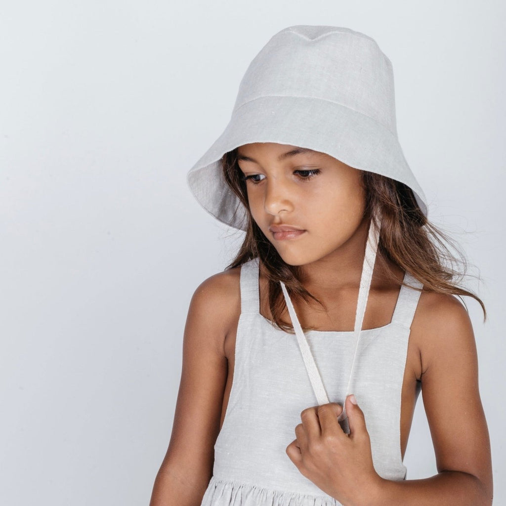 Crafting a Minimalistic Wardrobe for Kids: A Mom's Guide